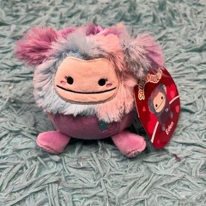 💛NWT 3.5” Eden the Bigfoot Valentine Squishmallow Clip